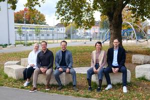 Foto v.l.n.r.: Heike Joggerst, Konrektorin, Thomas Würthle, Rektor, OB Marco Steffens, Nicole Schatz, 2. Konrektorin, Dr. Stephan Dech, Abteilungsleitung Bildung und Sport – Schulen und Kitaverwaltung