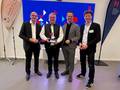 Professor Alfred Isele (zweiter von links) nahm den mit 2.000 Euro dotierten Transferpreis der Hochschule Offenburg für das Projekt „Industrie on Campus“ entgegen. Mit im Bild (v. l): Hochschulrektor Stephan Trahasch, Oberbürgermeister Marco Steffens und der Geschäftsführer von Black Forest Innovation, Florian Appel.