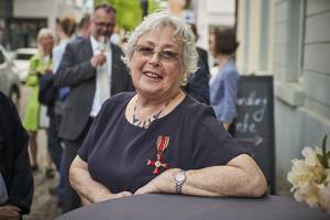 Eva Mendelsson nach der Verleihung des Bundesverdienstkreuzes im Mai 2022